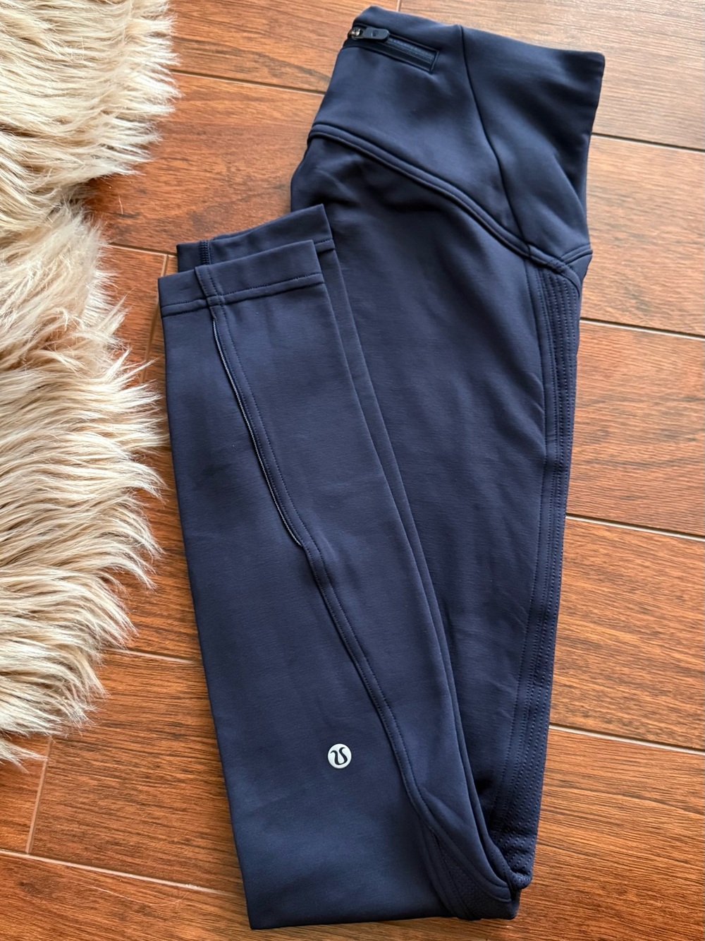 Lululemon size 6
Lululemon Fast As Fleece Tight 28"
Midnight Navy. NWOT. HR